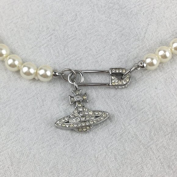 Vivienne Westwood silvery Safety Pin Pearl Necklace - Picture 3 of 9